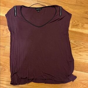 Vince Camuto Women's Purple V-Neck Top